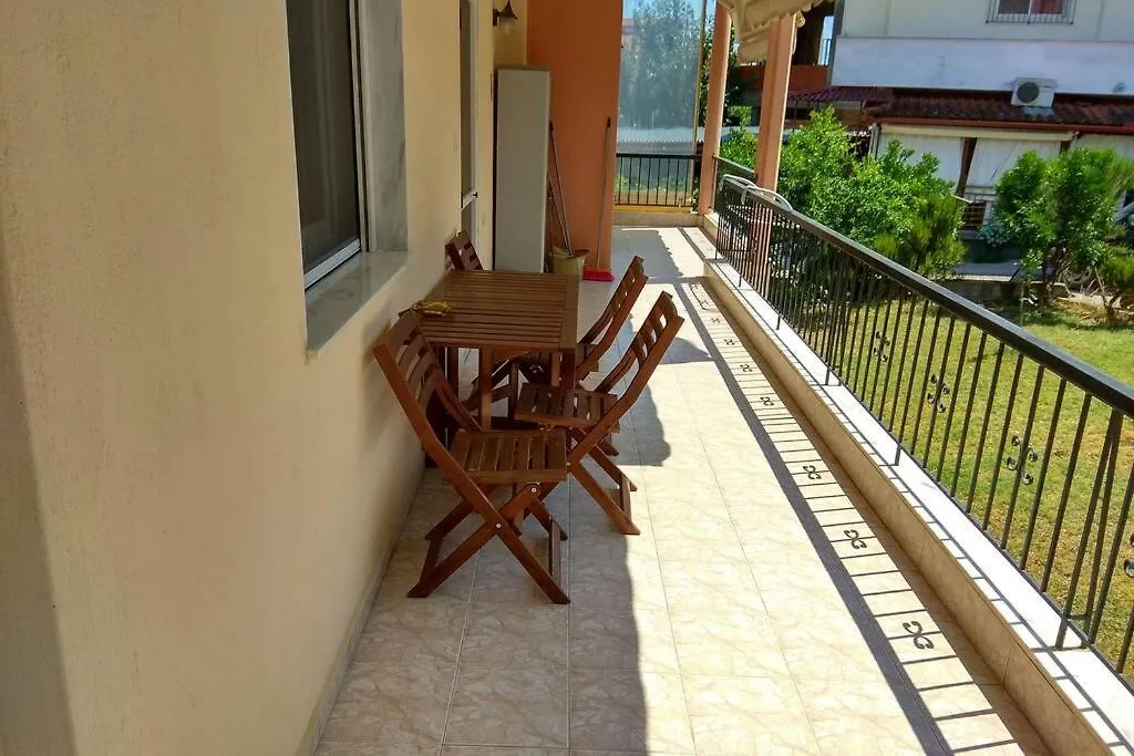 Christos Central Apartment Metagkitsi